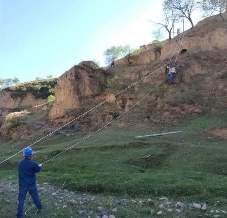 高空防墜器助力黃土咀村的燈再次亮起