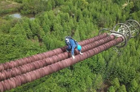 防墜器助力電網員工“云端漫步”